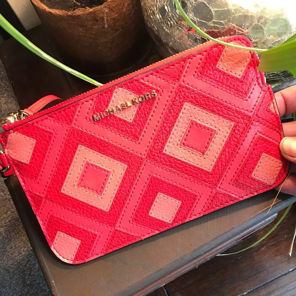 Michael Kors Handbags - SOLD⛔️Authentic Michael Kors jet set LG sangria Wr